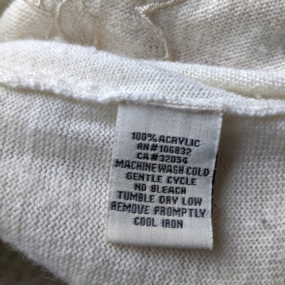 UO embroidered cut out sweater - Picture 8 of 8